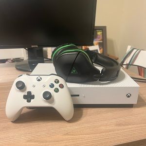 Come with: Power cable. HDMI cable. Controller. Turtle Beach Headset.